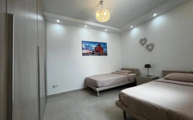 Stunning penthouse, 2 bedroom, heart of Sliema
