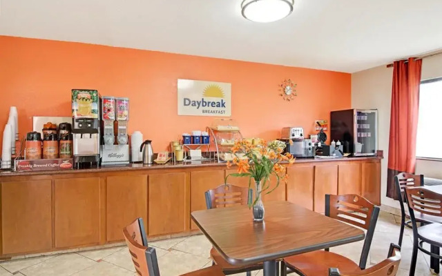 Days Inn Austin Crossroads