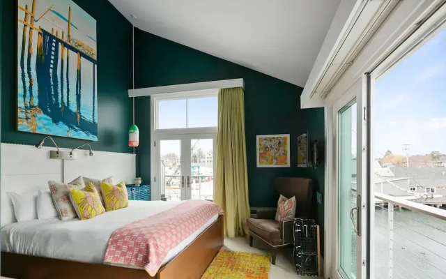 The Boathouse Waterfront Hotel & Marina