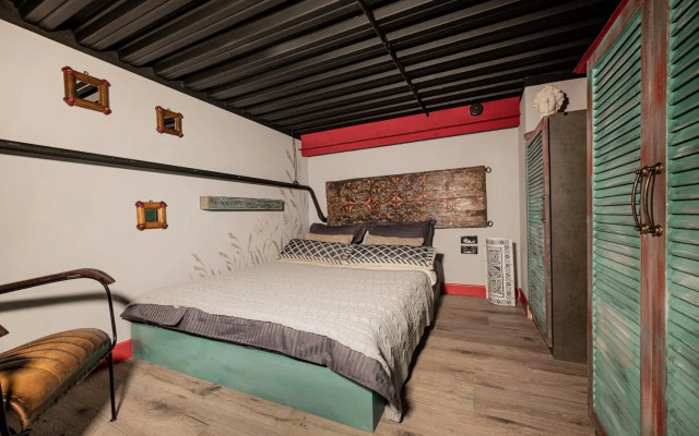 Soho Bohemian Loft on Nizhnyaya Krasnoselskaya Street