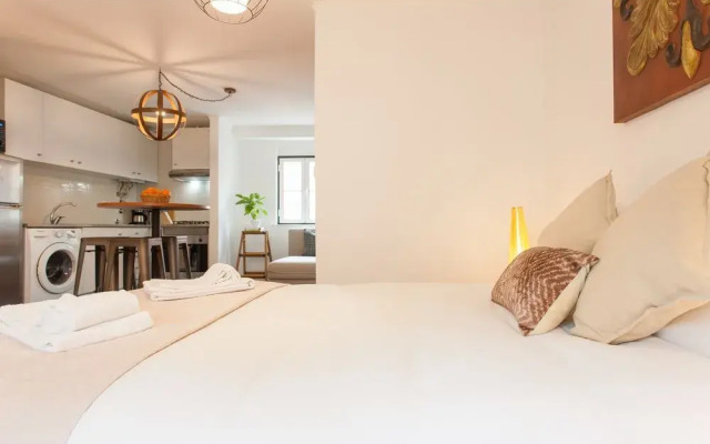 Moniz Studio by Lu Holiday