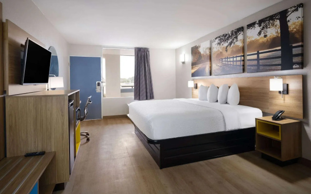 Days Inn by Wyndham Montgomery I-85