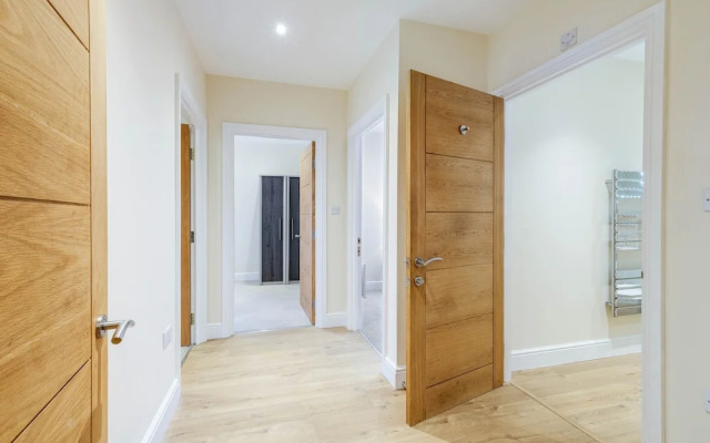 Luxury 3 Bedroom Apartment with Parking