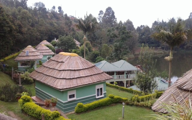 Bunyonyi Safaris Resort