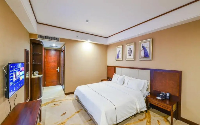 Yingjiang River Bian Chui Hotel