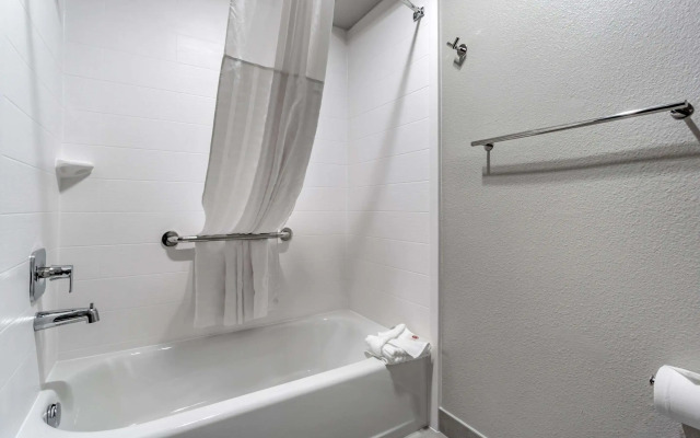 Comfort Inn & Suites Pacific - Auburn