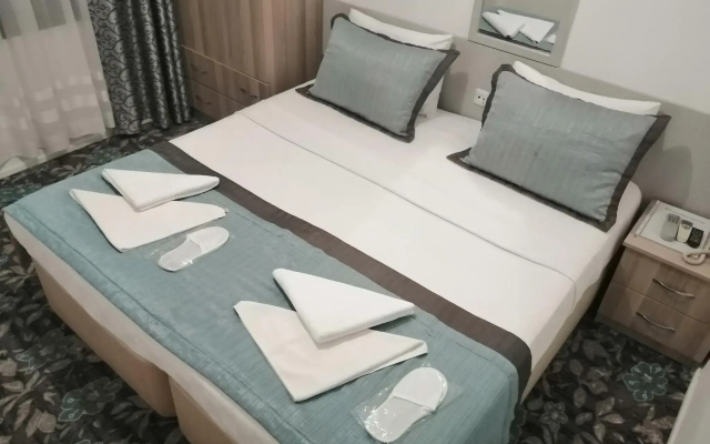 Arya Hotel