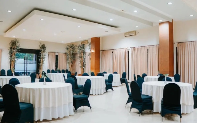 Tuwuh Hotel at Kayutangan