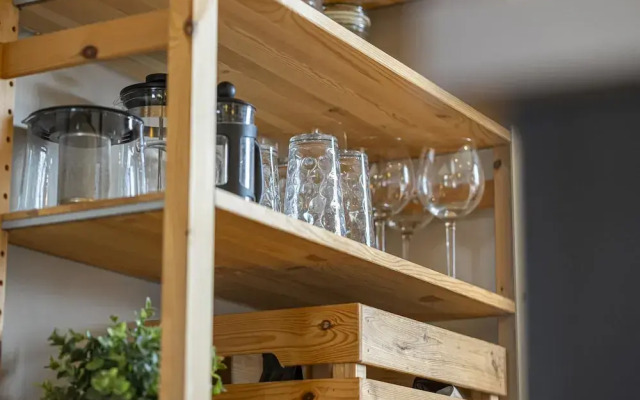 Peaceful Putney Apartment by Underthedoormat