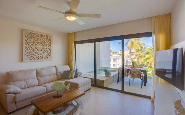 2 Bed Condo With Private Picuzzi, Steps From The Beach!