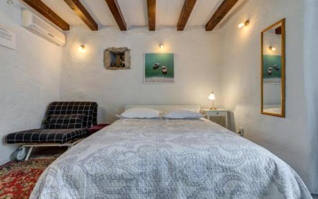 Guesthouse F