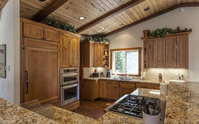 Shelton Kingswood Luxury Home By RedAwning