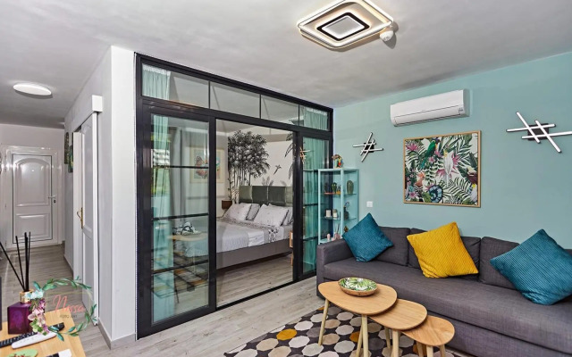 Parrot's House- Yumbo center