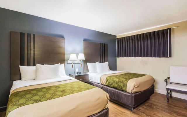 Econolodge Inn & Suites