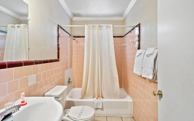 Capital O Hotel Beeville - US 181