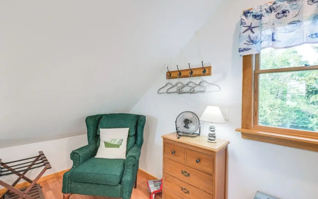 Charming Stonington Studio w/ Ocean Views!
