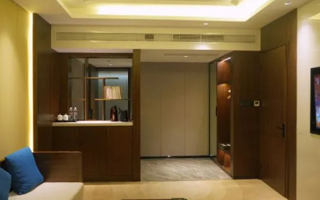 Baoxing Jiajinshan Hotel