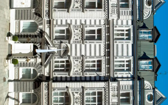 Opera Hotel
