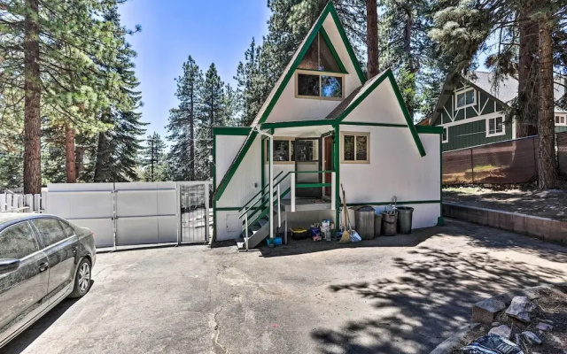 Running Springs A-frame w/ Deck & Mtn Views!