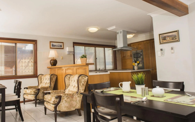 Ainslie Manor B&B