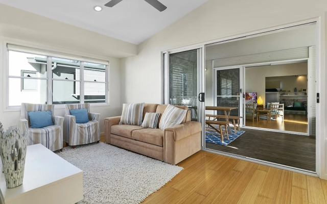 Stunning River House - 51 Hilton Esplanade