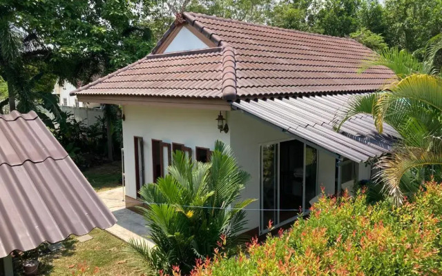 Vacation House with tropical garden and private pool