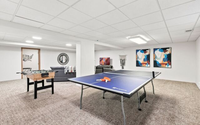 Scandinavian Chic – Hot Tub, Bikes and Lake Life!