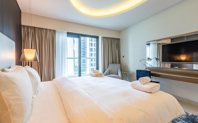 Midtown Gem, Luxurious Apartment With Balcony