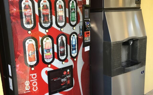 Days Inn by Wyndham Lamont/Monticello