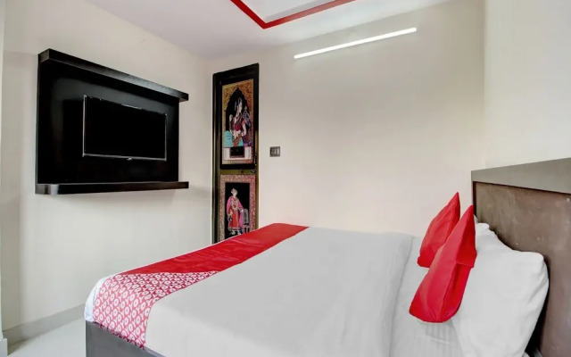 OYO 44366 Webmienz Hotel