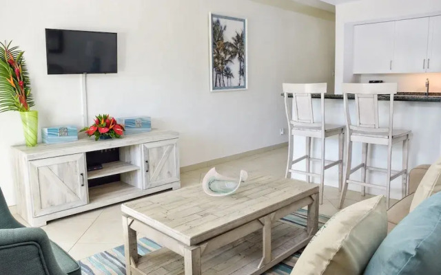 Royal Glitter Bay Villas