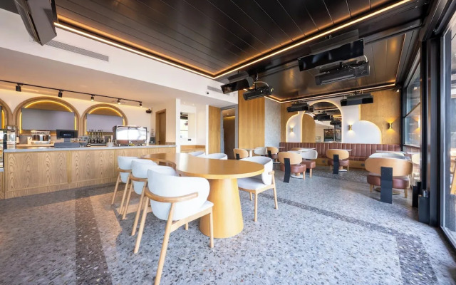 Premier Lounge Hotel