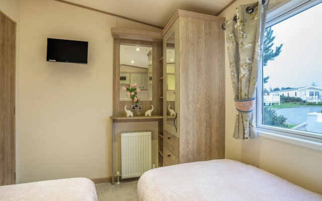 Luxury Family Lodge -sleeps 6 -golf-beach-starlink