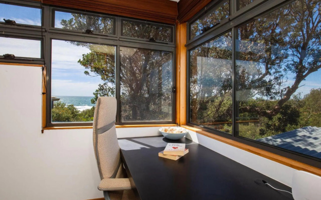 Illaroo I Absolute Waterfront with Spa