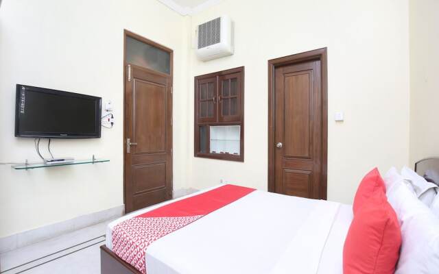 OYO 15347 Dhingra Residency