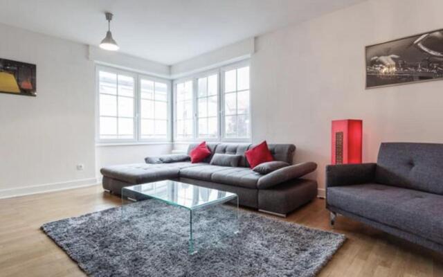 Charmant appartement avec terrasse dans villa