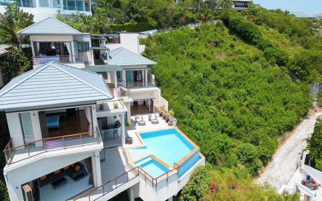 Villa Azure with Infinity Pool