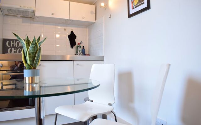 1 Bedroom Flat in Notting Hill With Mezzanine