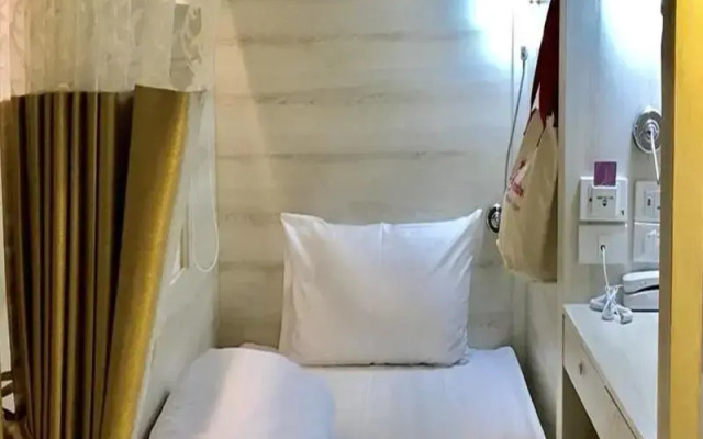 Mariya Lady Hostel At Suvarnabhumi Airport - Female Only