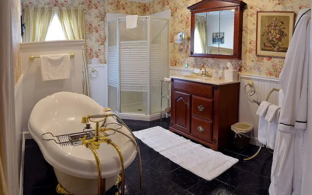 1862 Seasons on Main B&B