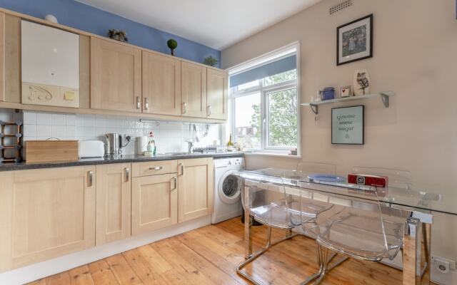 Spacious 2 Bedroom Flat In Acton