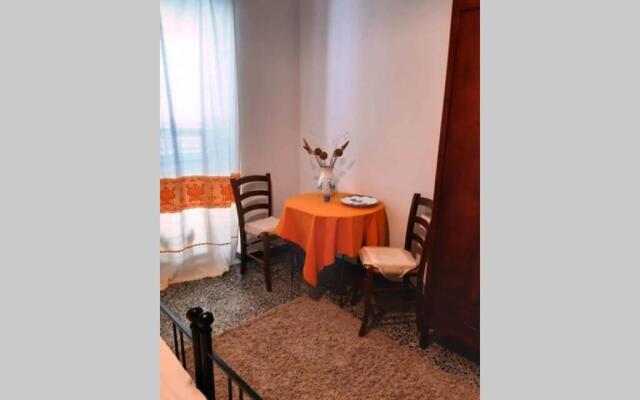 "Persiane blu" ampio appartamento in centro storico a Teulada