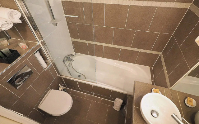 Louvre Parisian ChicSuites