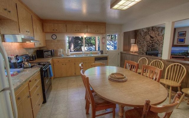 Foothill Folly 4 Bedroom Home by RedAwning