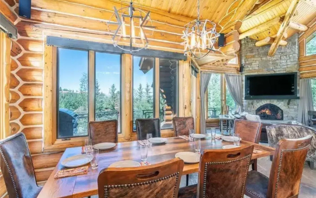 Slopeside Lodge