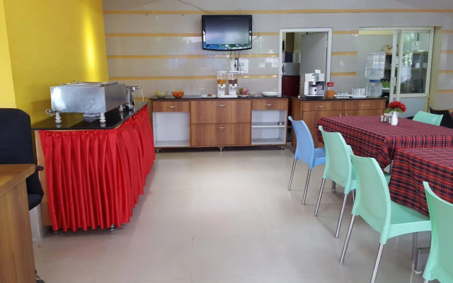 Maple Suites