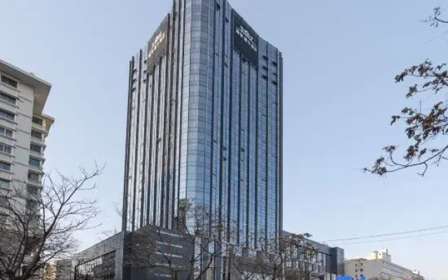 Royal•Garden Hotel