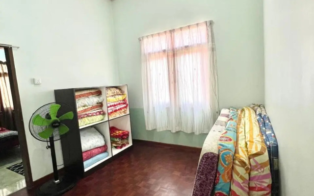 Teratai Homestay Batu Buruk