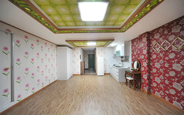 Ganghwa Punggyung gryujineon zip Pension