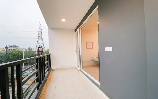 Super Townhouse Noida Sector 71 Near ISKCON Temple Noida